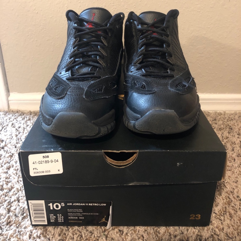 Jordan retro 11 low referees size 10.5